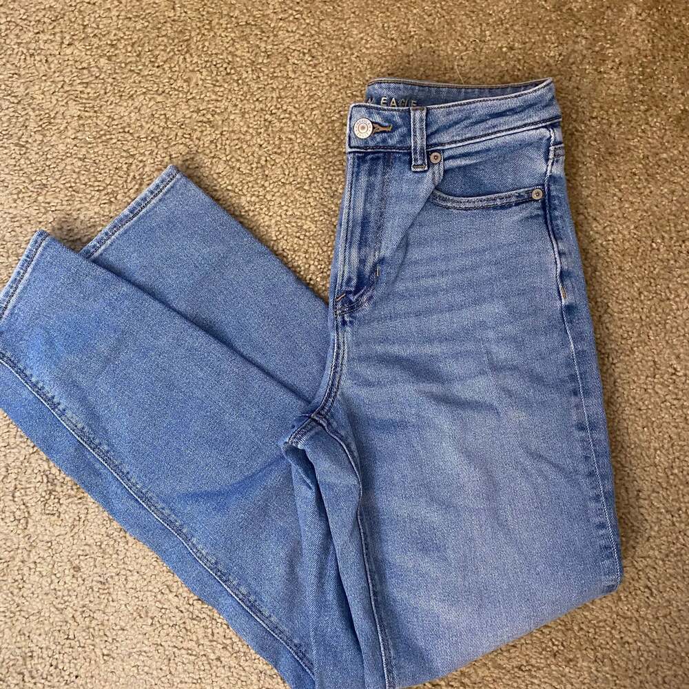 American Eagle Stretch Mom Jeans Medium Wash - Picture 1 of 16